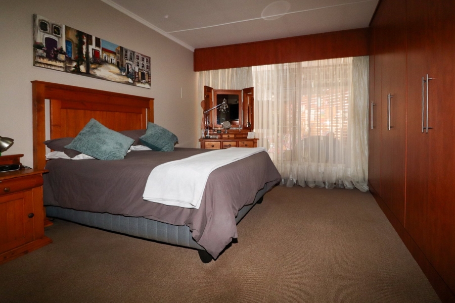 4 Bedroom Property for Sale in Flamwood North West